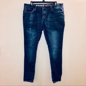 5/$25- S.O.N.G curvy diva skinny jeans
